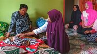 Viral Video Ibu Melahirkan Digotong Pakai Sarung, Begini Kondisi Sebenarnya