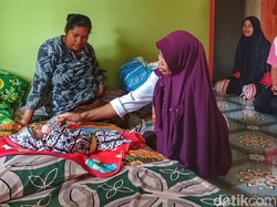 Heboh Ibu di Bandung Melahirkan Digotong Pakai Sarung