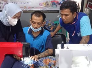 Geliat di Lapas Sukabumi, Napi Pria Kursus Jahit Bikin Taplak Meja Geliat di Lapas Sukabumi, Napi Pria Kursus Jahit Bikin Taplak Meja