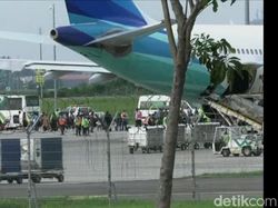 Disambut Menlu, WNI Dievakuasi dari Ukraina Tiba di Tanah Air