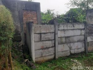 Akses Jalan Ditutup Beton, Warga Tangsel Gugat Pengembang Properti