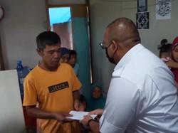 Andre Rosiade Bantu Korban Luka Bakar di Lima Kaum Tanah Datar