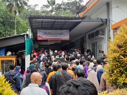 Antrean Pencairan BPNT di Bogor Membeludak, Warga Menunggu Berjam-jam