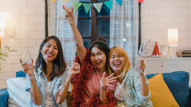 Memilih teman secara bijak agar tujuan finansial bisa tercapai.