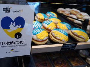 Dukung Perdamaian, Toko Kue Ini Jual Donat Bergambar Bendera Ukraina Dukung Perdamaian, Toko Kue Ini Jual Donat Bergambar Bendera Ukraina