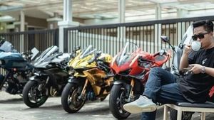 Doni Salmanan Hobi Ngopi Ditemani Koleksi Mobil dan Motor Mewahnya