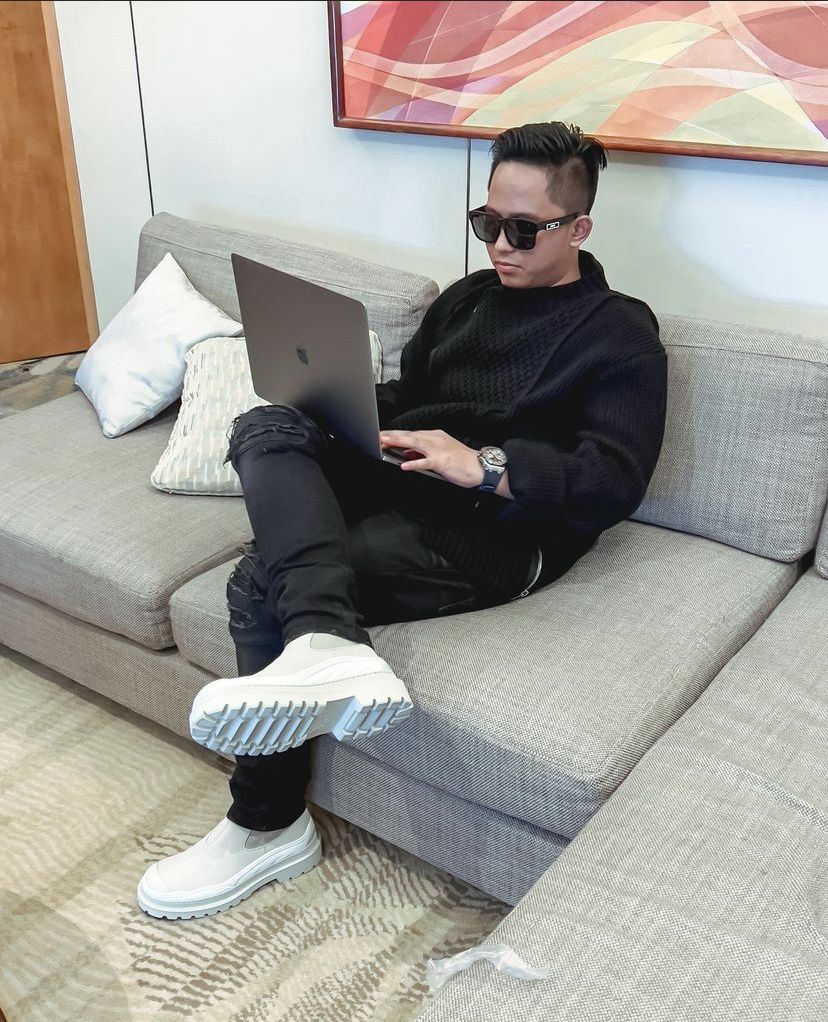 Doni Salmanan Hobi Ngopi Ditemani Koleksi Mobil dan Motor Mewahnya