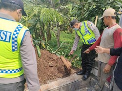 Warga Jombang Dikagetkan Penemuan Dua Mortir Saat Bikin Kandang Ternak