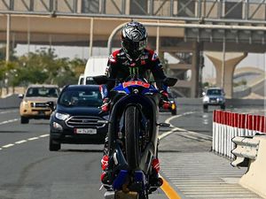 Quartararo Lakukan Aksi Wheelie di Jalanan Umum Pakai Moge Yamaha