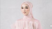 8 Gaya Hijab Istri Doni Salmanan, Dinan Nurfajrina Kini Dinyinyirin Warganet