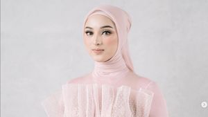 8 Gaya Hijab Istri Doni Salmanan, Dinan Nurfajrina Kini Dinyinyirin Warganet
