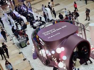Keriuhan Penjualan Perdana Samsung Galaxy S22 Series di Jakarta