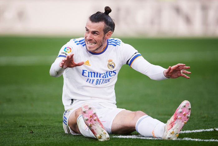 VILLARREAL, SPAIN - FEBRUARY 12:  Gareth Bale of Real Madrid CF reacts during the LaLiga Santander match between Villarreal CF and Real Madrid CF at Estadio de la Ceramica on February 12, 2022 in Villarreal, Spain. (Photo by Aitor Alcalde/Getty Images)