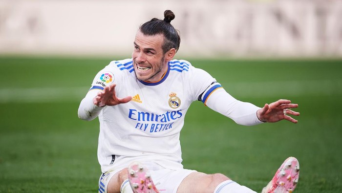 Gareth Bale VILLARREAL, SPAIN - FEBRUARY 12: Gareth Bale of Real Madrid CF reacts during the LaLiga Santander match between Villarreal CF and Real Madrid CF at Estadio de la Ceramica on February 12, 2022 in Villarreal, Spain. (Photo by Aitor Alcalde/Getty Images)