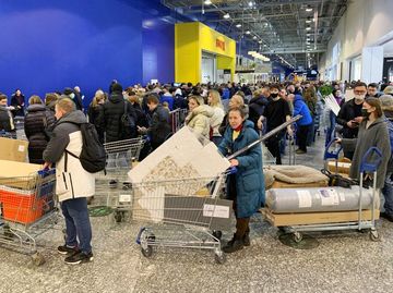 IKEA dan H&M Tutup Toko di Rusia, Gelombang PHK Tak Terhindari