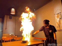 Goma Kitchen : Sensasi Makan Fire Ramen yang Berkobar Dijilati Api