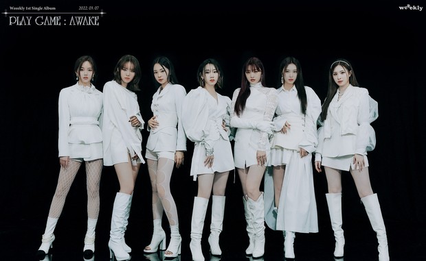 Kali ini Weeekly comeback dengan hanya enam orang saja dengan album bertajuk Play Game: AWAKE