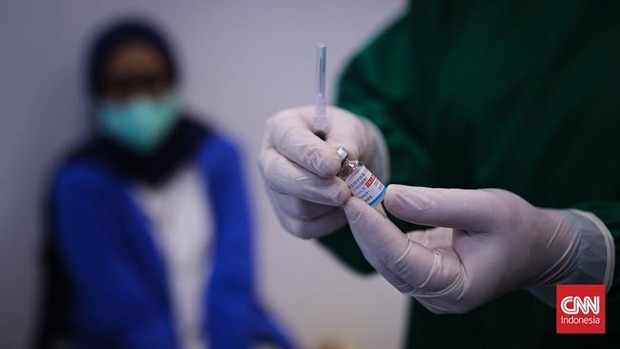 Selain vaksin pertama dan kedua, diberikan juga vaksin dosis ketiga atau vaksin booster