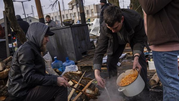 Intip Dapur Umum Darurat di Tengah Perang Ukraina
