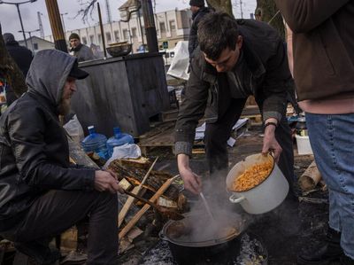 Intip Dapur Umum Darurat di Tengah Perang Ukraina