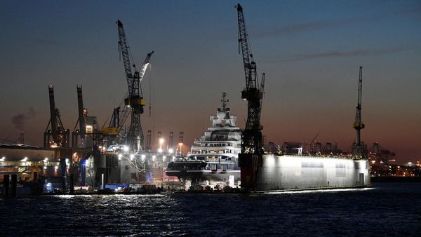 Fix! Kapal Miliarder Rusia yang Disita Jerman Tertahan di Hamburg