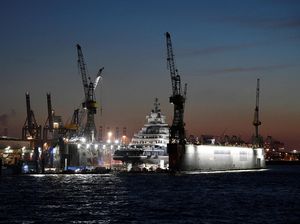 Fix! Kapal Miliarder Rusia yang Disita Jerman Tertahan di Hamburg