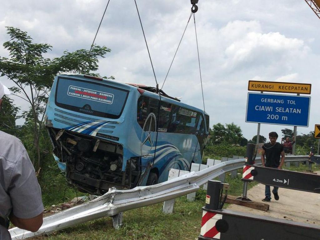 Kecelakaan Bus Tewaskan 2 Orang di Tol Bocimi, Ini Kata Pengelola