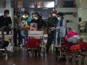 Momen Kedatangan 80 WNI dari Ukraina di Jakarta