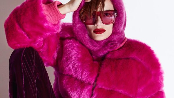 10 Koleksi Tom Ford Untuk Musim Gugur 2022, Perpaduan Busana Velvet & Satin