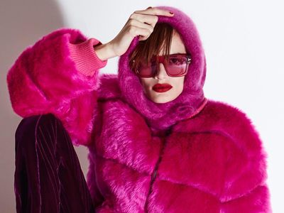 10 Koleksi Tom Ford Untuk Musim Gugur 2022, Perpaduan Busana Velvet & Satin