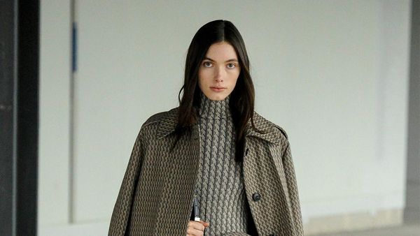 10 Koleksi Victoria Beckham Untuk Musim Gugur 2022, Bergaya Elegan