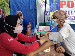 Warga Terdampak Pergerakan Tanah di Lebak Mulai Alami Batuk hingga Diare Warga Terdampak Pergerakan Tanah di Lebak Mulai Alami Batuk hingga Diare