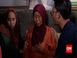 Demi Bisa Makan, Keluarga Mak Enih Banting Tulang di Tengah Keterbatasan