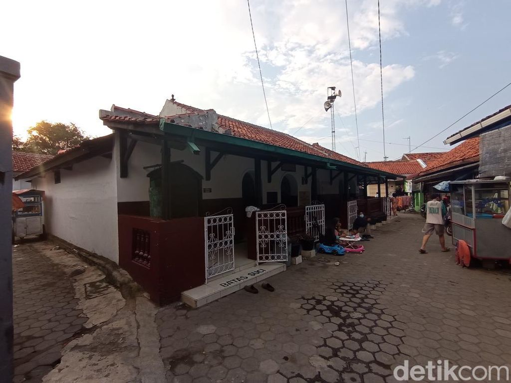 Mengenal Sejarah dan Keunikan Masjid Pejlagrahan di Cirebon