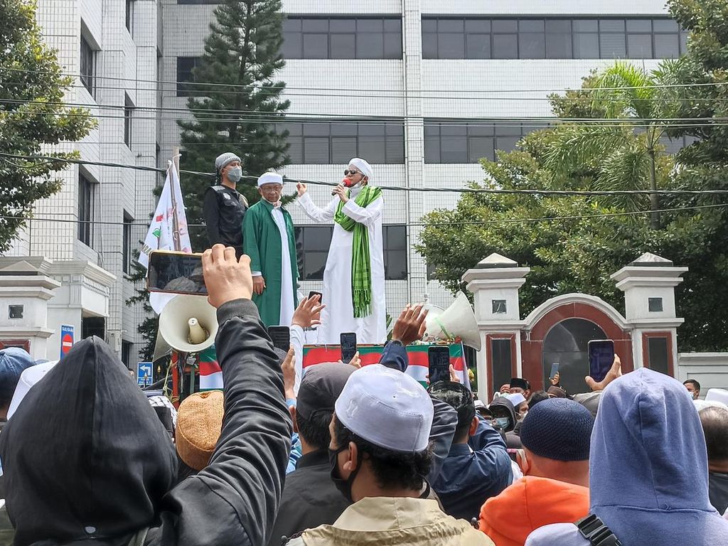 PA 212 Demo Tolak Aturan Toa Masjid: Ini Lebih Parah dari Ahok! PA 212 Demo Tolak Aturan Toa Masjid: Ini Lebih Parah dari Ahok!