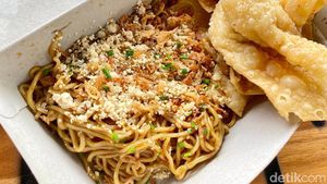 Huahh! Tersengat Pedasnya Mie Setan dan Mie Iblis di Mie Gacoan Depok