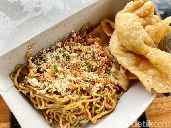 Huahh! Tersengat Pedasnya Mie Setan dan Mie Iblis di Mie Gacoan Depok
