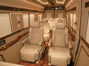 Karya Anak Bangsa! Interior Mercedes-Benz Sprinter Disulap Menjadi Pesawat VIP Karya Anak Bangsa! Interior Mercedes-Benz Sprinter Disulap Menjadi Pesawat VIP