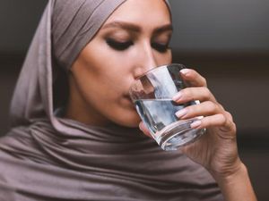 Hukum Minum Air yang Dibacakan Yasin pada Malam Nisfu Syaban