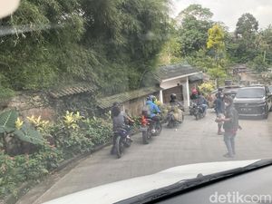 Berapa Keuntungan Pak Ogah Jalan Tikus Puncak?