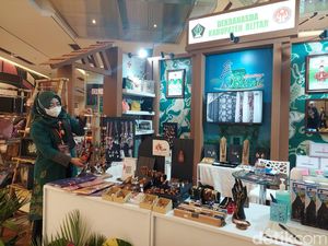 Mendorong Bangkitnya UMKM se-Jatim Lewat Pameran Batik hingga Aksesori Mendorong Bangkitnya UMKM se-Jatim Lewat Pameran Batik hingga Aksesori
