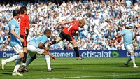 Manchester City vs Manchester United pada 17 April 2010 ini nyaris berimbang. Tapi Scholes bikin gol dramatis. Foto: Getty Images/Laurence Griffiths