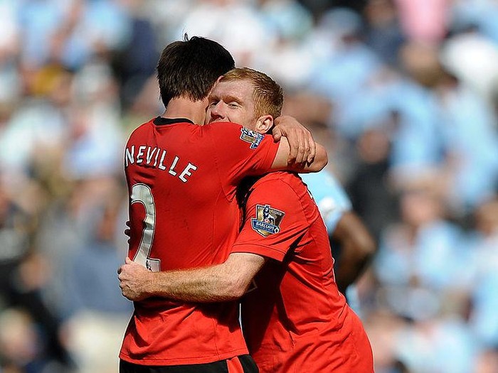 MANCHESTER, ENGLAND - APRIL 17:  Paul Scholes of Manchester United is embraced by team mate Gary Neville after scoring the winning goal during the Barclays Premier League match between Manchester City and Manchester United at the City of Manchester Stadium on April 17, 2010 in Manchester, England.  (Photo by Laurence Griffiths/Getty Images)