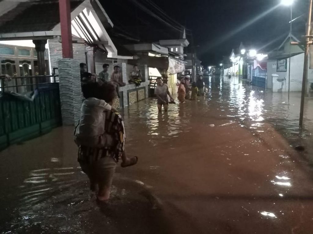 3 Desa di Pesisir Nguling Pasuruan Diterjang Banjir Bercampur Lumpur