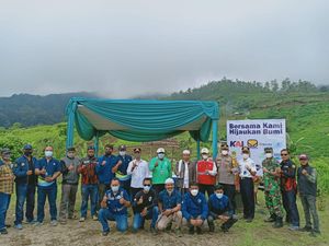 Brantas Abipraya hingga KAI Tanam 3.000 Pohon di Desa Cibeureum Bogor