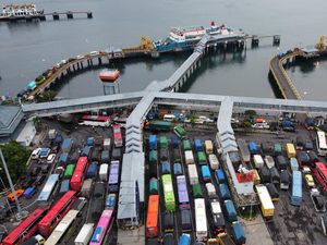 Sudah Buka, Penyeberangan Ketapang-Gilimanuk Diserbu Pengendara