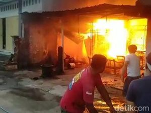 Pom Mini di Mojokerto Terbakar Gegara Pemilik Isi Bensin Sambil Merokok