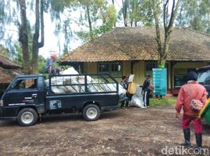 Duh, Setiap Bulan Ada 100-150 Kg Sampah Pendaki Dibersihkan di Kawah Ijen Duh, Setiap Bulan Ada 100-150 Kg Sampah Pendaki Dibersihkan di Kawah Ijen