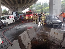 Mobil Terbakar di Jatisampurna Bekasi, Diduga Akibat Korsleting