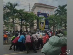 Viral Mobil Diangkat Paksa di Depan PGS Solo, Ini Penyebabnya